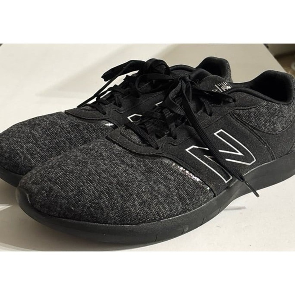 New Balance 400 Black /Gray Sneakers (sz. 11)